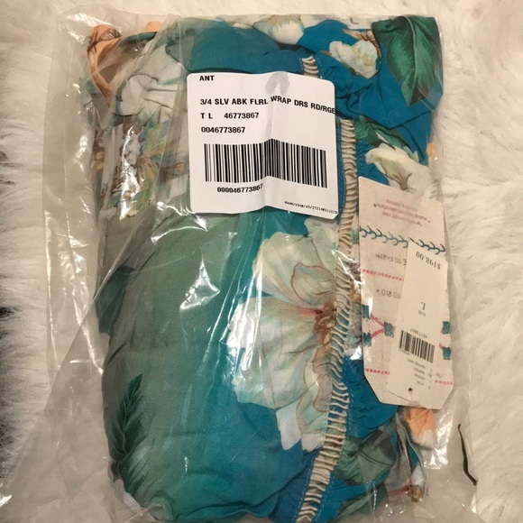 🆕NWT Farm Rio Wrap Dress -Anthropologie exclusive - Picture 8 of 8